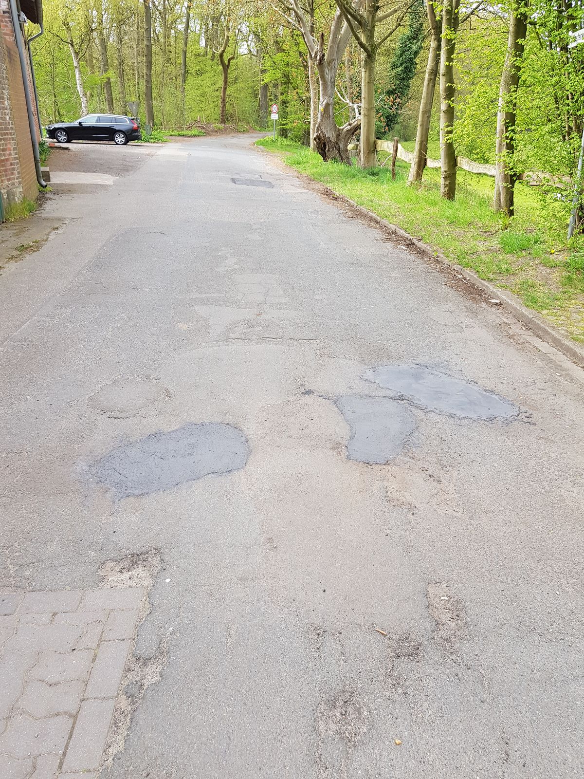 Sanierte Lagerfl&auml;che Stra&szlig;enbau Dieckmann Versmold mit Asphalt Repair Mix