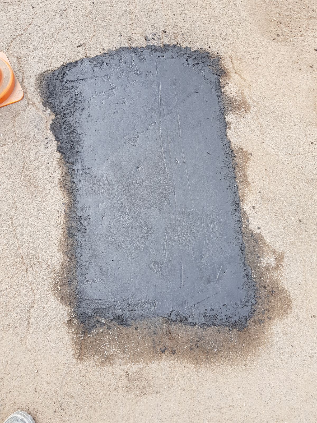 Frisch reparierte Fl&auml;che Au&szlig;enlager Linnenbecker Bad Oeynhausen mit Asphalt Repair Mix