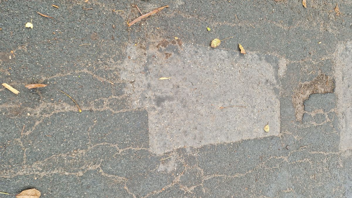 Betriebszufahrt Lackiererei Schmidt Versmold nach Sanierung mit Asphalt Repair Mix